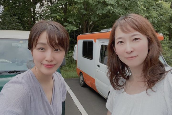 移動式秘密基地で車中泊 女子ソロキャンパーちょもかさんにインタビュー