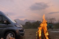 焚き火のできる本格的RVパーク！！夕焼けの磐梯山を見ながらのんびりと